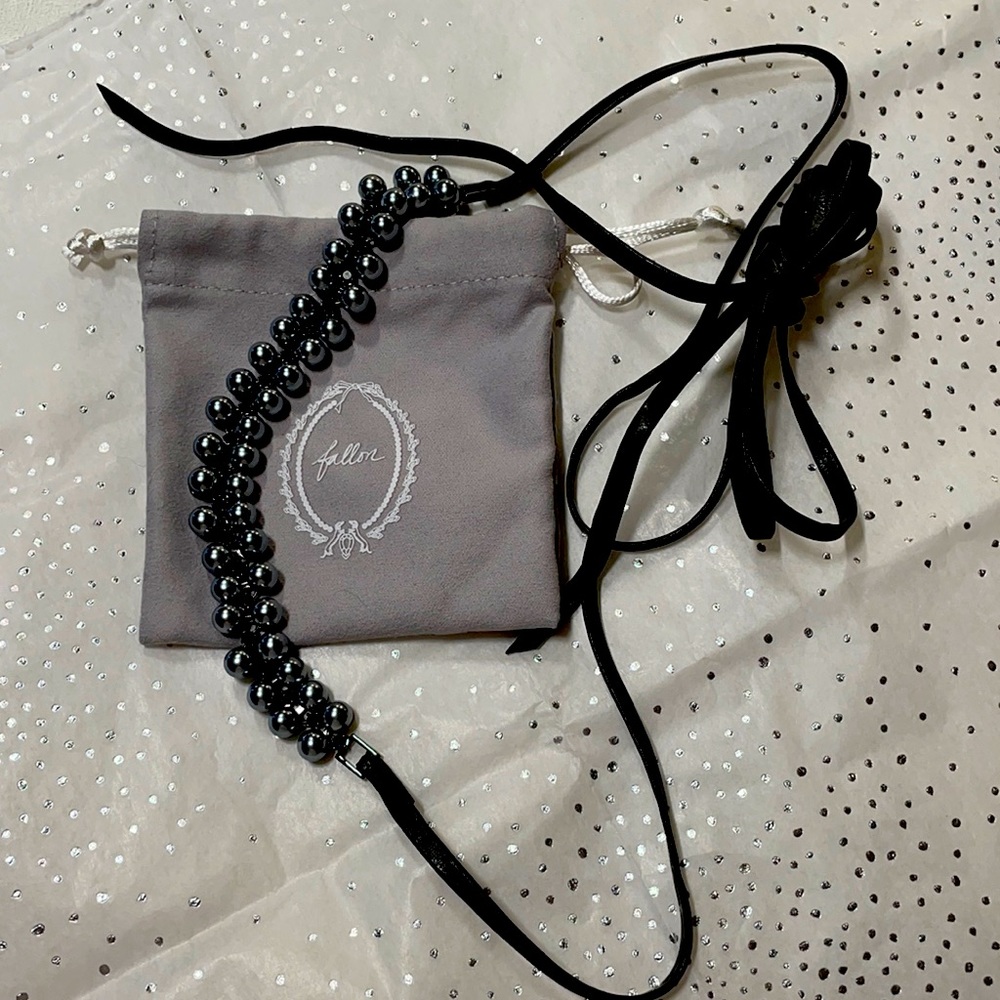 Lovely Fallon gray Pearl and leather choker.